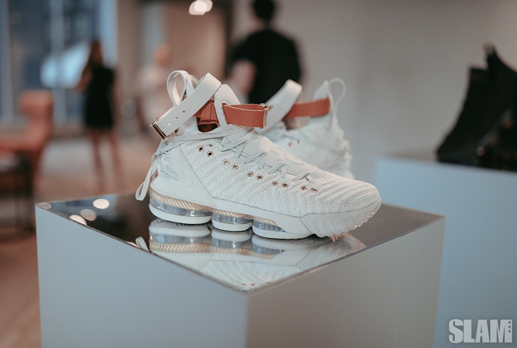 Nike LeBron 16