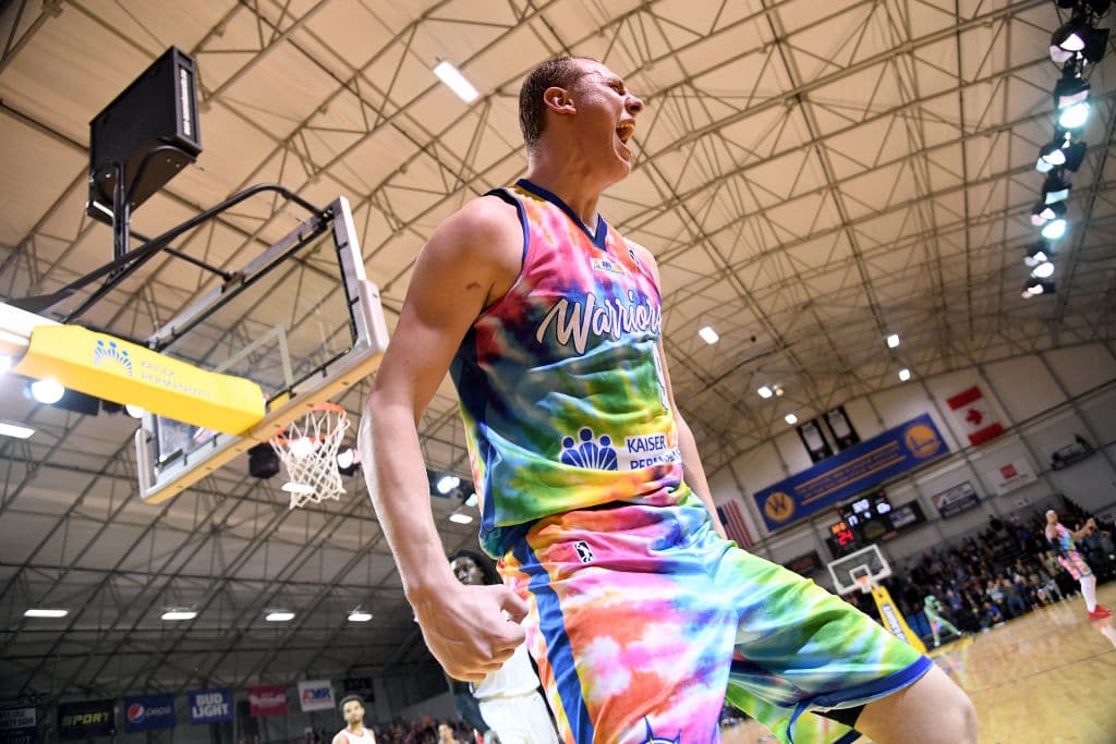 Alen Smailagic of the Santa Cruz Warriors