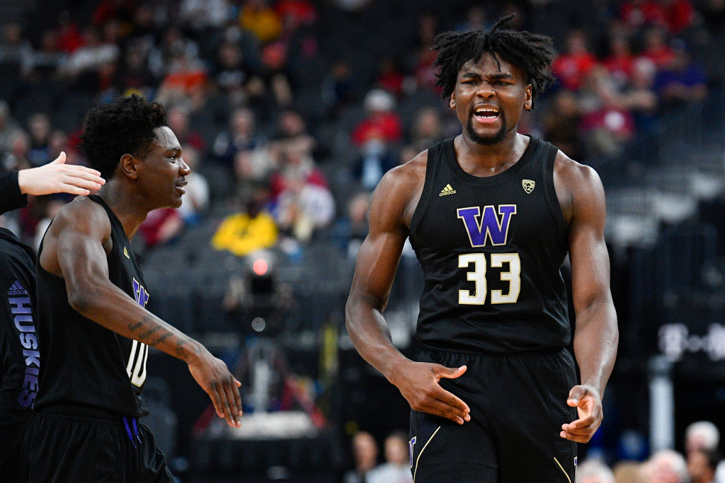 Isaiah Stewart of the Washington Huskies