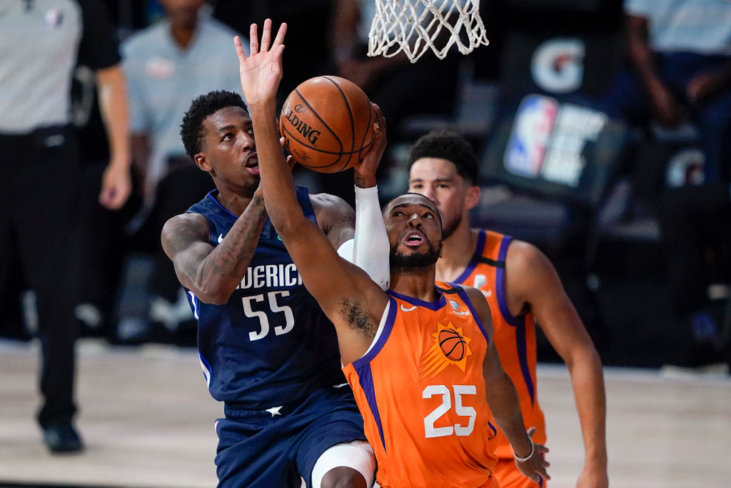 Delon Wright of the Dallas Mavericks