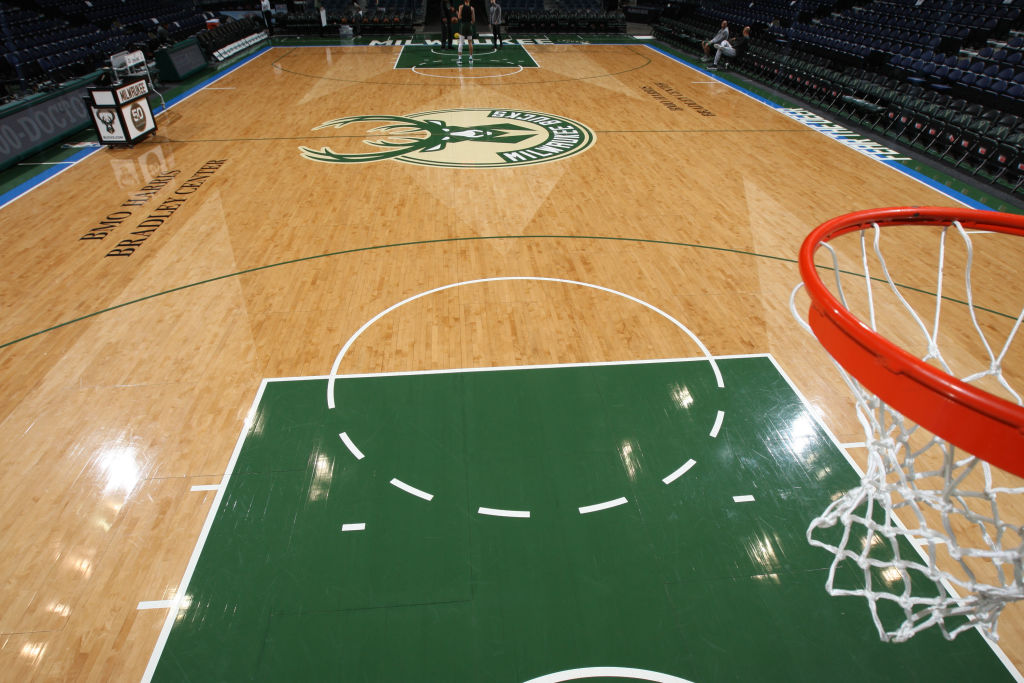 Milwaukee Bucks court logo